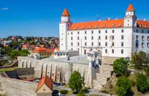 Замък Братислава