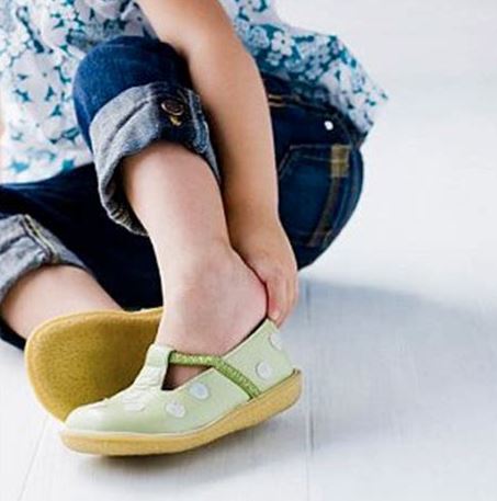 Обувките, които са подходящи за прохождането на детето