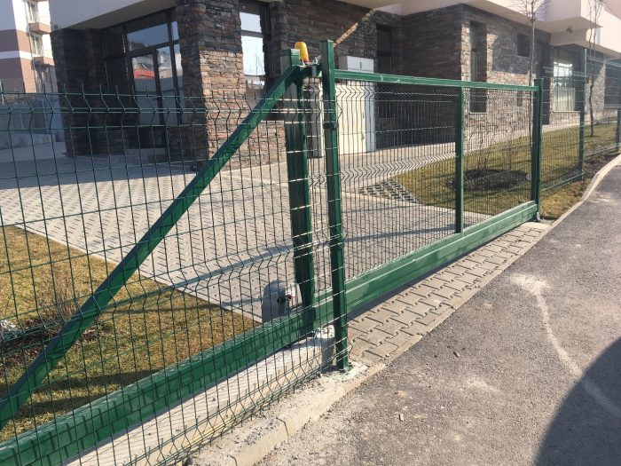 Особености и предимства на плъзгащите се метални портали тип долна релса
